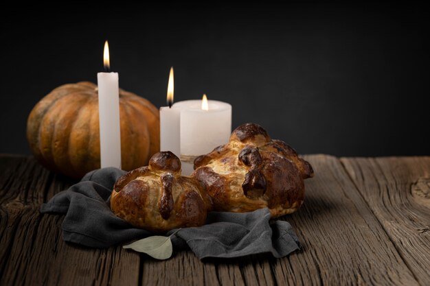 Arreglo tradicional de pan de muerto