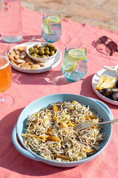 Foto gratuita arreglo tradicional de platos de gulas