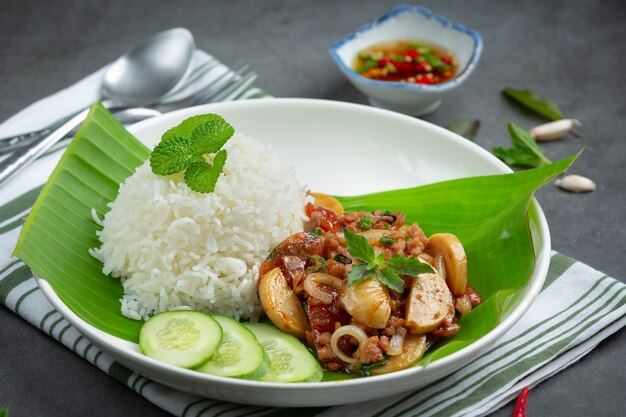 Arroz con Albahaca y Cerdo Picado.