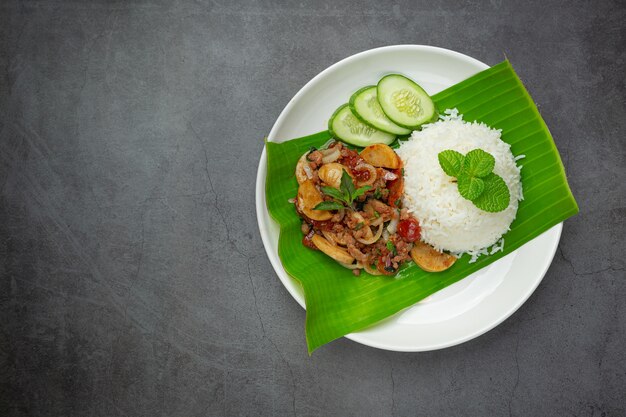 Arroz con Albahaca y Cerdo Picado.