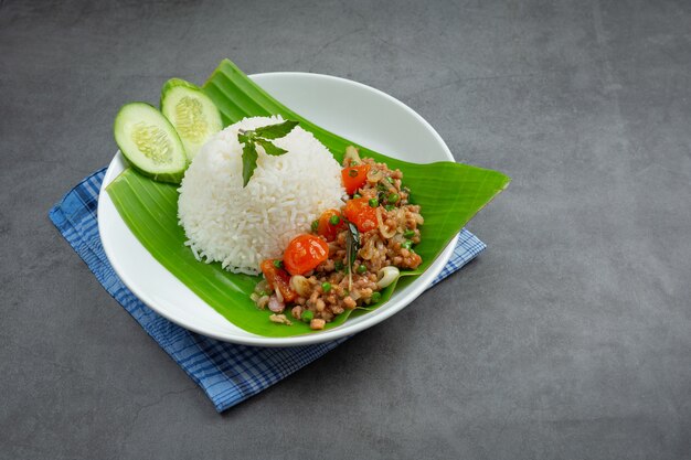 Arroz con Albahaca y Cerdo Picado.