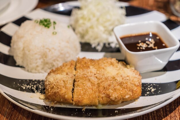 Arroz con Chuleta de Cerdo Tonkatsu