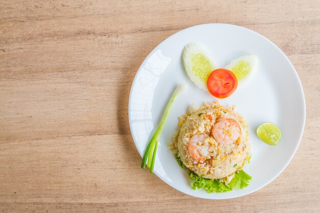 Arroz frito con camarones