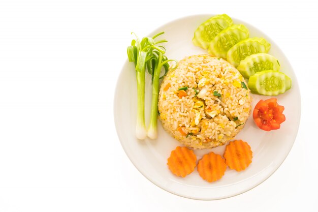 Arroz Frito Con Carne De Cangrejo En Plato Blanco