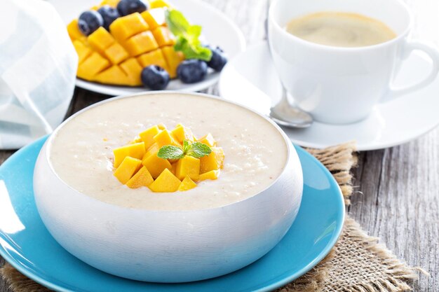 Arroz con leche de coco y mango