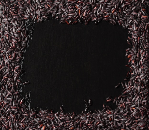 Arroz negro con forma de marco