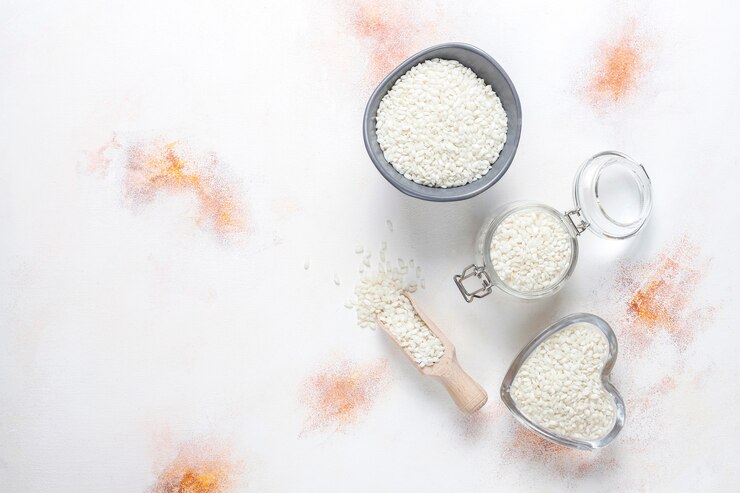 Foto gratuito arroz risotto orgánico crudo.