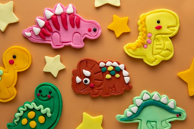 Arte de plastilina con lindo dinosaurio vista anterior