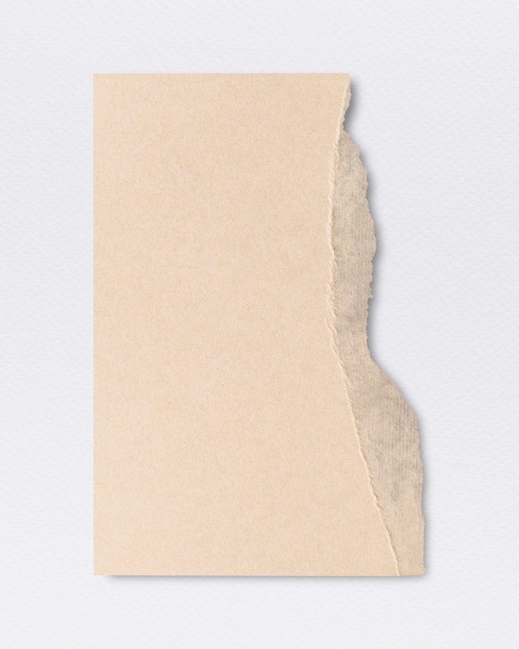 Foto gratuito artesanía hecha a mano de papel rasgado en tono tierra beige.