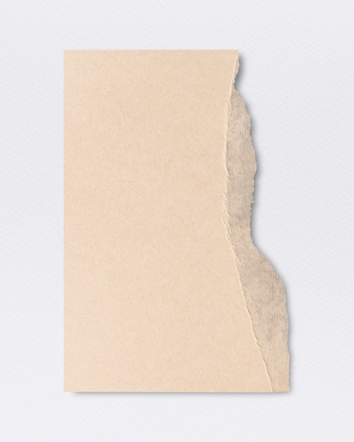 Artesanía hecha a mano de papel rasgado en tono tierra beige.