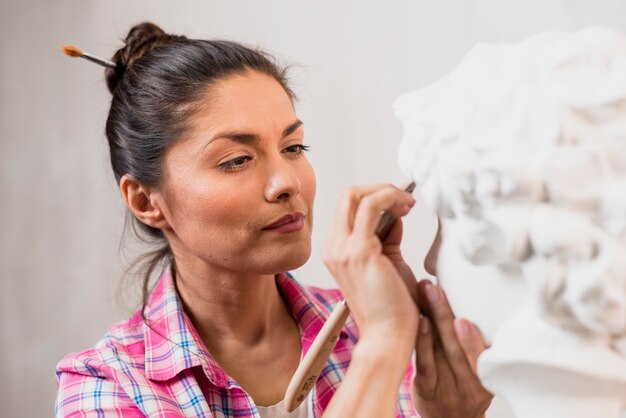 Artista y escultura