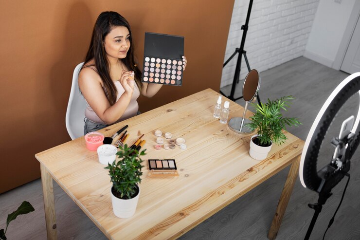 Foto gratuito artista de maquillaje vlogueando sus tutoriales