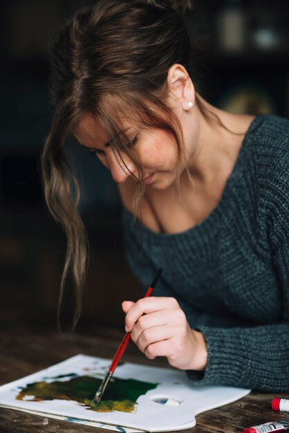 Artista pintando