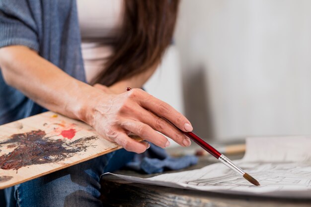 Artista pintando