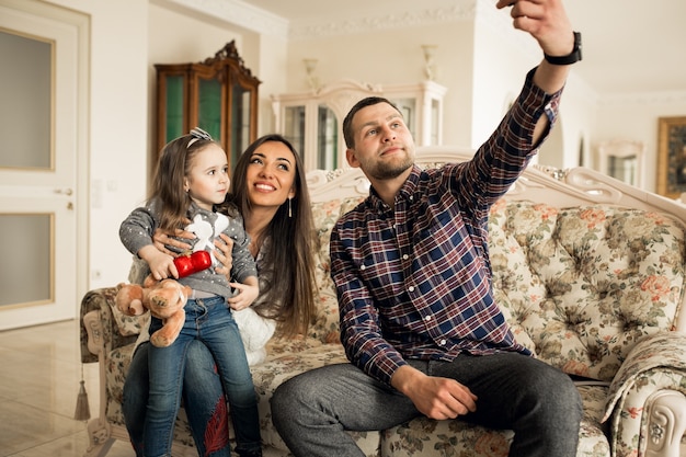 Foto gratuita asiático belleza adulto cuidado niño