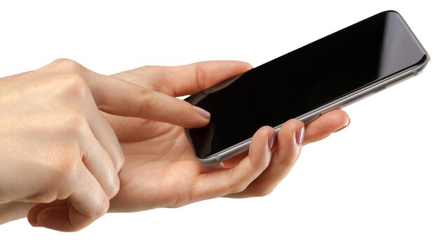 Asimiento de la mano móvil smartphone aislado en blanco