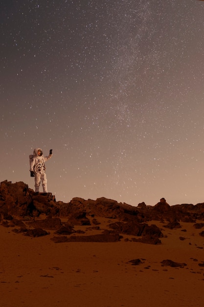 Foto gratuita astronauta en el collage de marte