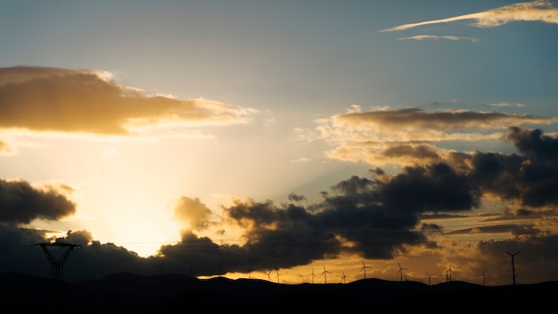 Atardecer de noche en verano