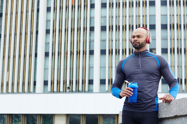 Foto gratuita atleta con agua