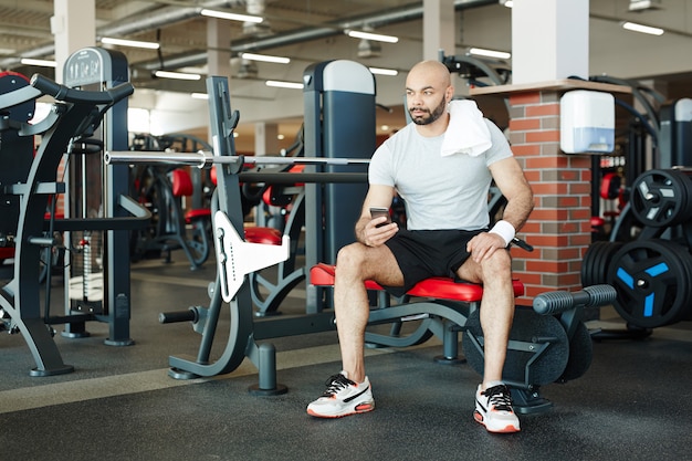 Atleta en gimnasio