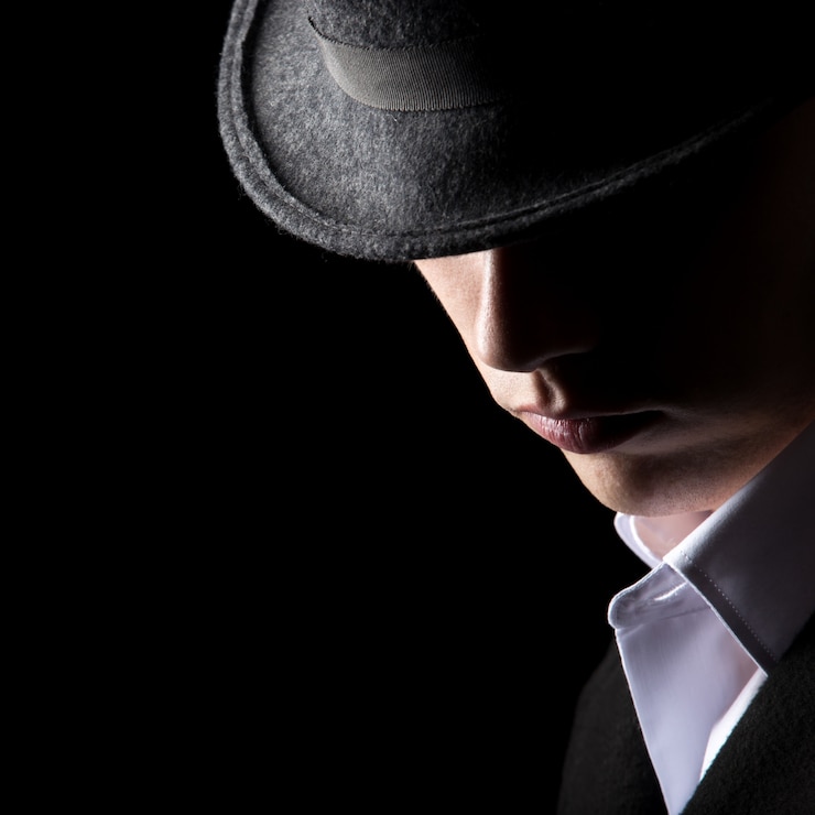 Foto gratuito atractivo hombre irreconocible en sombrero