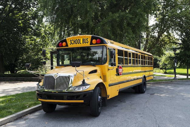 Foto gratuita autobús escolar amarillo