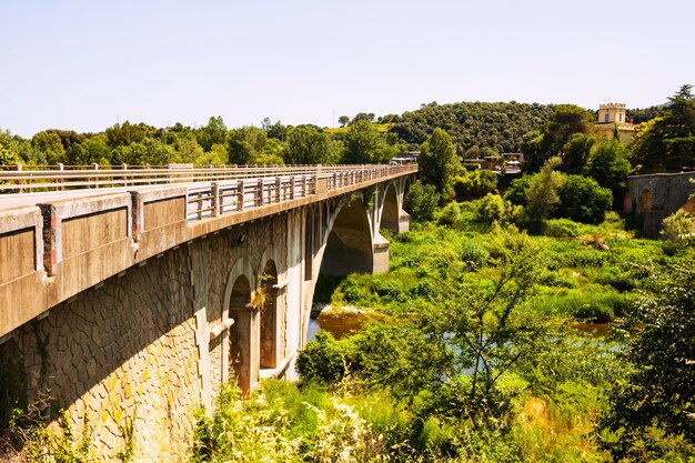 automóvil puente en Banyoles