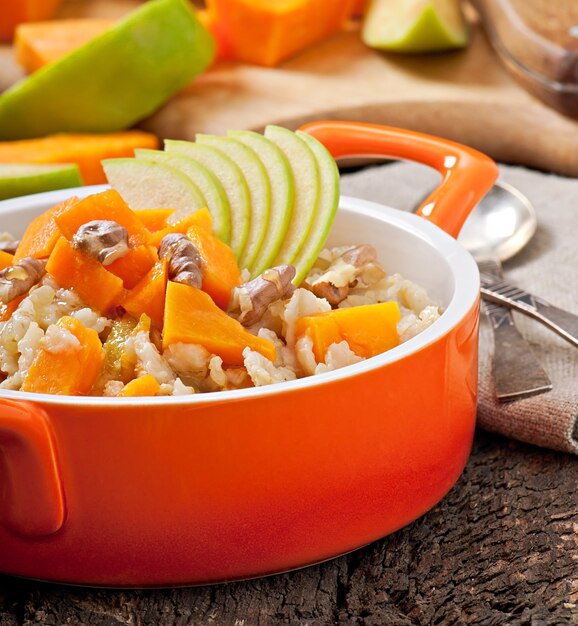 Avena con calabaza, manzanas, nueces y miel.