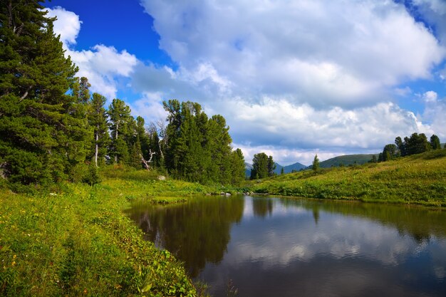 Ayryk lagos en las montañas de Altai