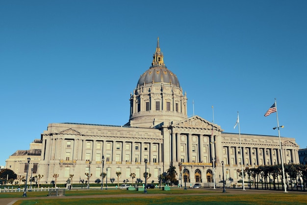 Ayuntamiento de San Francisco como los famosos monumentos históricos.