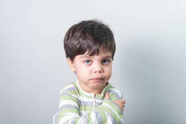 Baby Boy con expresión divertida en su rostro