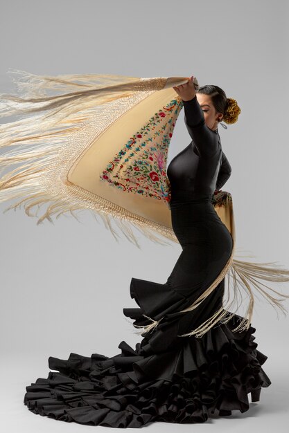 Bailaora de flamenco apasionada y elegante