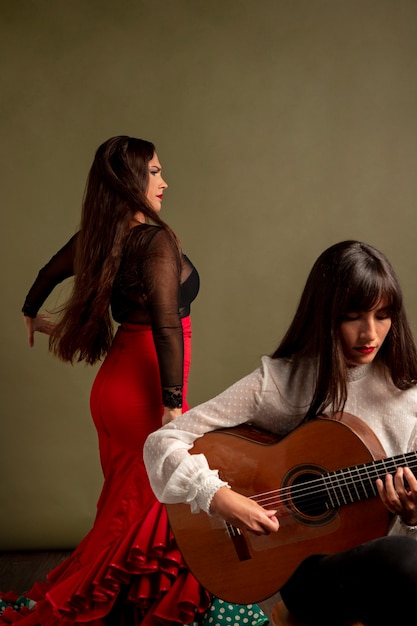 Bailaora de flamenco apasionada y elegante