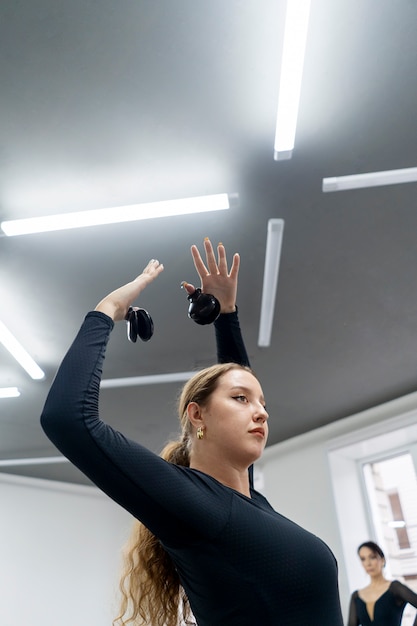 Bailaora de flamenco en estudio