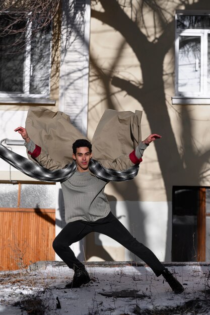 Bailarín de ballet masculino en posición elegante