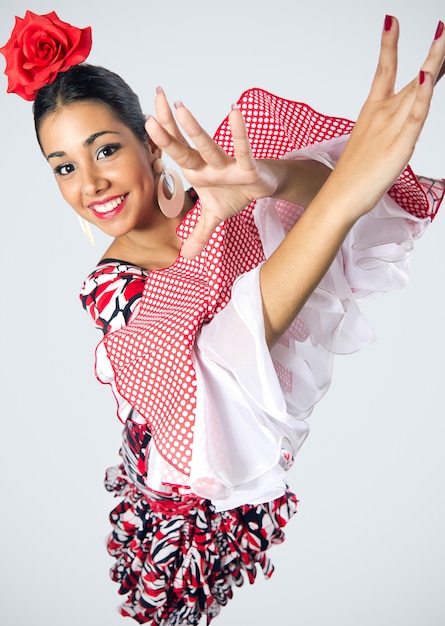 Bailarina de flamenco en un hermoso vestido