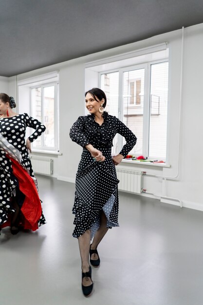 Bailarines de flamenco en estudio