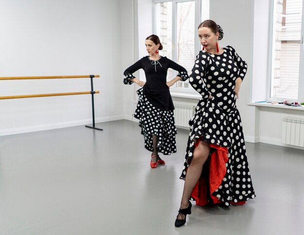 Bailarines de flamenco en estudio