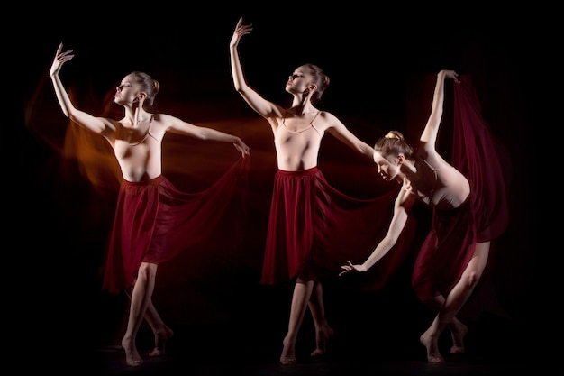 Foto gratuita el baile sensual y emocional de la bella bailarina