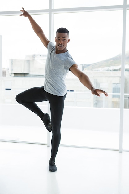 Ballerino practicando ballet dance