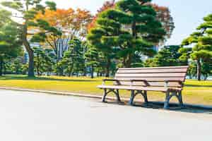 Foto gratuita banco en el parque de otoño