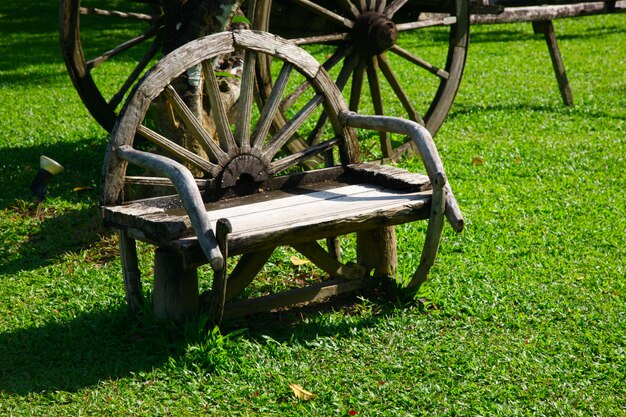 Banco único con forma de rueda