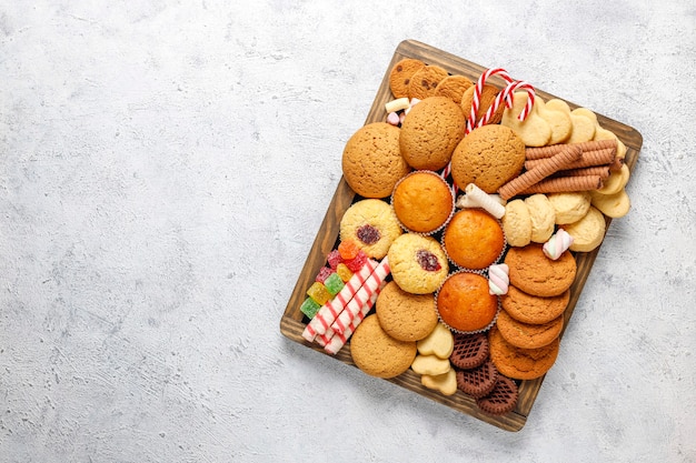 Bandeja de dulces navideños.