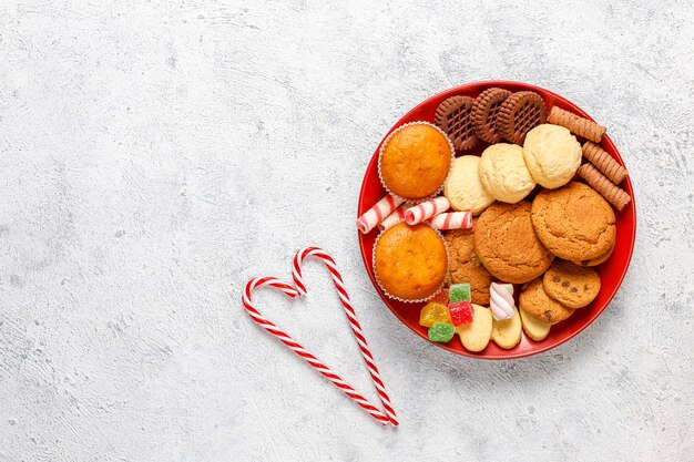 Bandeja de dulces navideños.