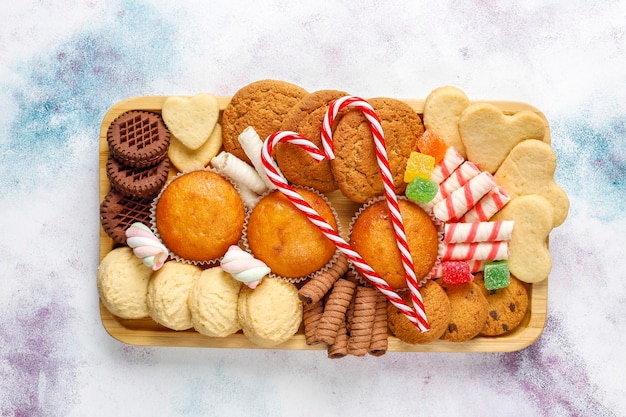 Bandeja de dulces navideños.