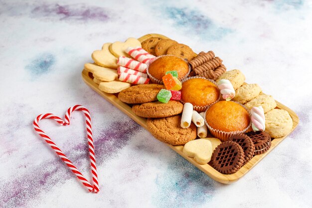 Bandeja de dulces navideños.