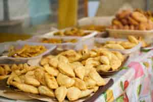 Foto gratuita bandeja con empanadas