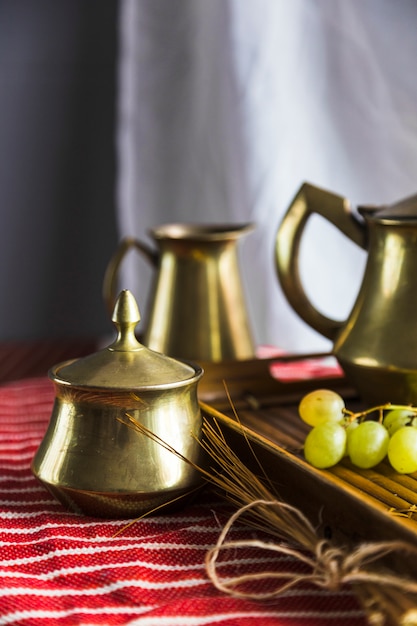 Bandeja de té moruno con uvas