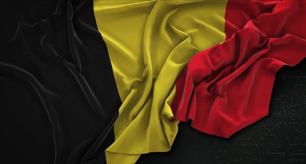 Bandera de Bélgica arrugado sobre fondo oscuro 3D Render