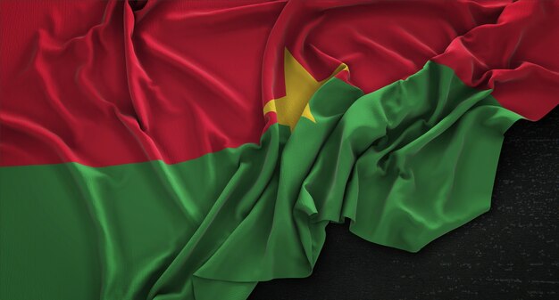 Bandera de Burkina Faso arrugado sobre fondo oscuro 3D Render